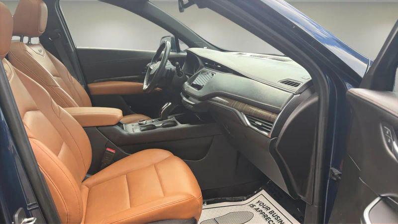 2022 Cadillac XT4 AWD Premium Luxury