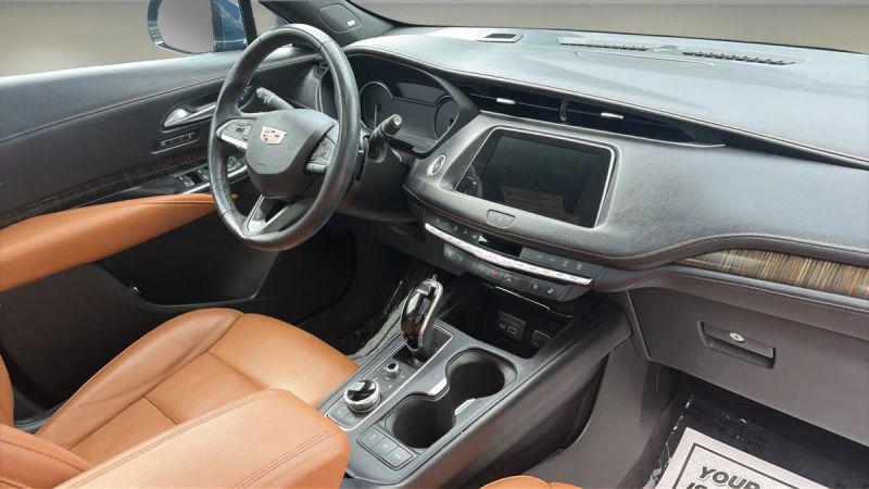 2022 Cadillac XT4 AWD Premium Luxury