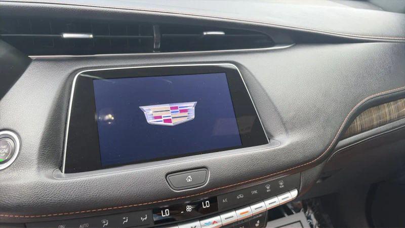 2022 Cadillac XT4 AWD Premium Luxury