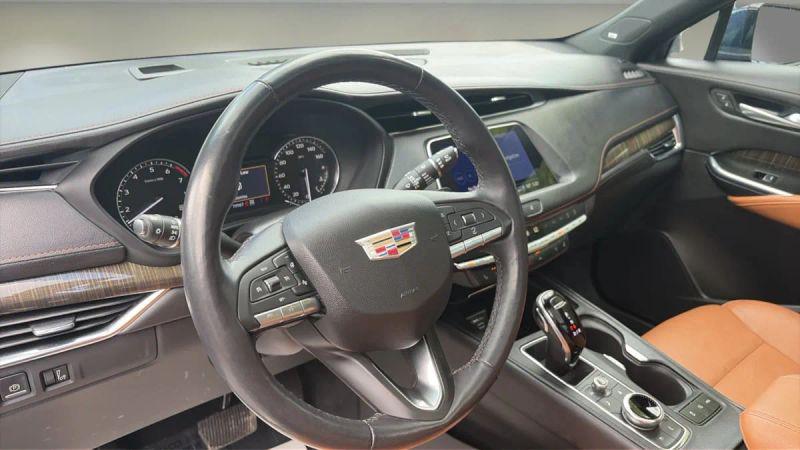 2022 Cadillac XT4 AWD Premium Luxury