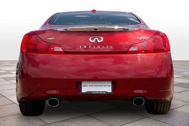 2015 INFINITI Q60 Standard