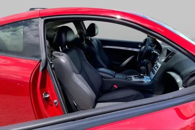 2015 INFINITI Q60 Standard