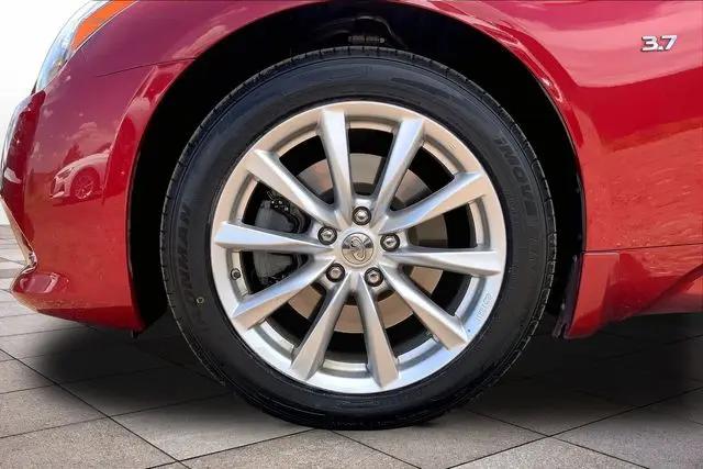 2015 INFINITI Q60 Standard