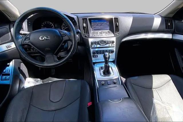 2015 INFINITI Q60 Standard