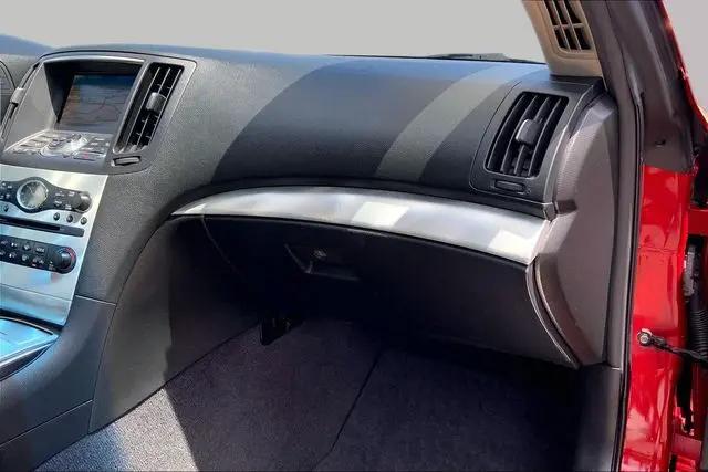 2015 INFINITI Q60 Standard