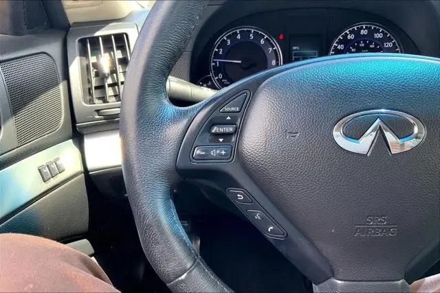 2015 INFINITI Q60 Standard