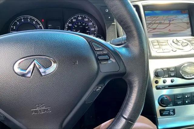 2015 INFINITI Q60 Standard