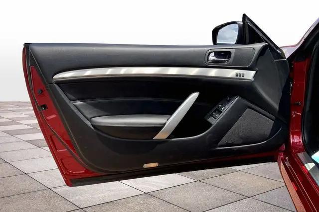 2015 INFINITI Q60 Standard