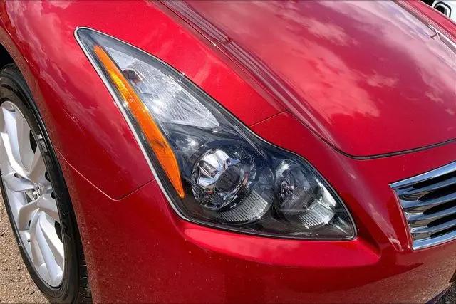 2015 INFINITI Q60 Standard