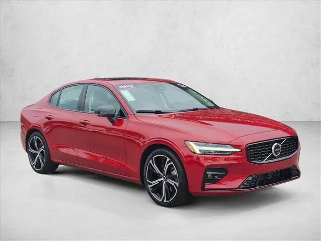 2024 Volvo S60 B5 Plus Dark Theme