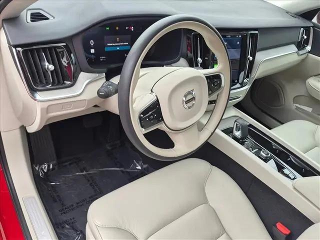 2024 Volvo S60 B5 Plus Dark Theme