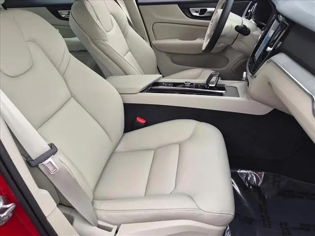 2024 Volvo S60 B5 Plus Dark Theme