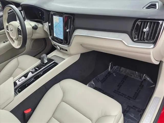 2024 Volvo S60 B5 Plus Dark Theme