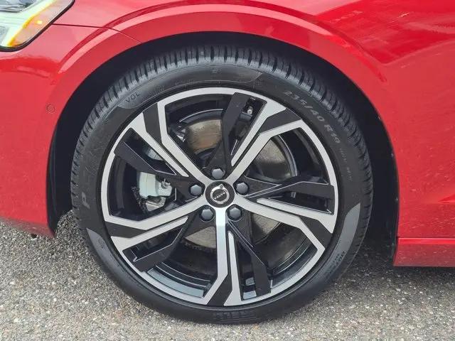 2024 Volvo S60 B5 Plus Dark Theme