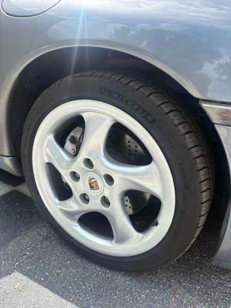 2001 Porsche 911 Carrera 4