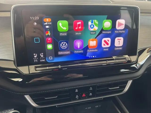 2026 Volkswagen Atlas Cross Sport SE with Technology