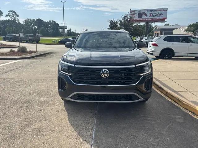2026 Volkswagen Atlas Cross Sport SE with Technology