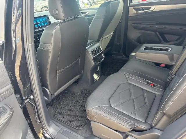 2026 Volkswagen Atlas Cross Sport SE with Technology