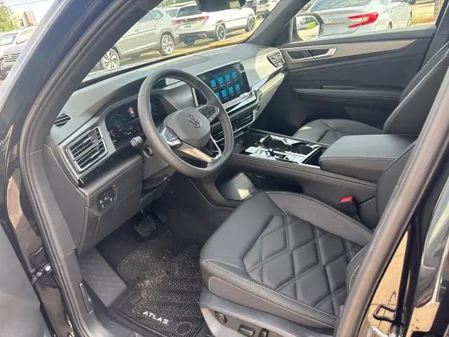 2026 Volkswagen Atlas Cross Sport SE with Technology