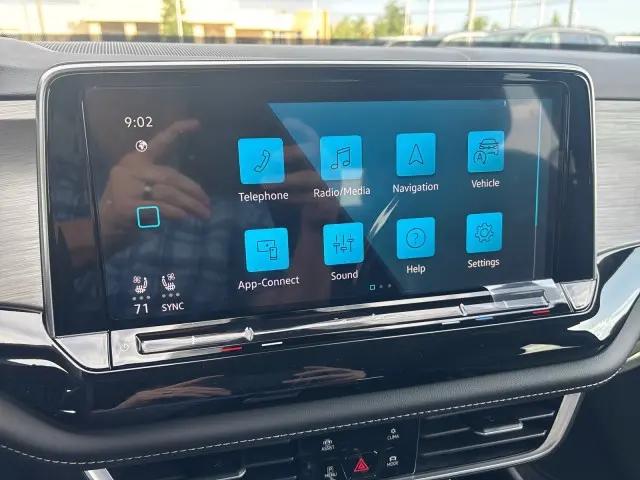 2026 Volkswagen Atlas Cross Sport SE with Technology