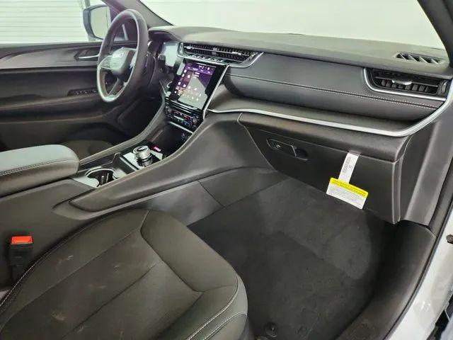 2026 Jeep Grand Cherokee L Laredo 4x4