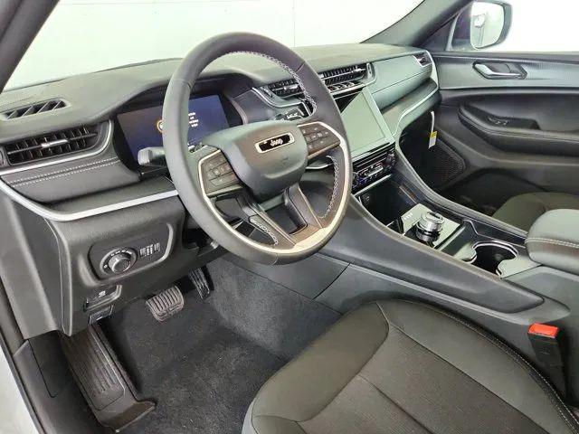 2026 Jeep Grand Cherokee L Laredo 4x4