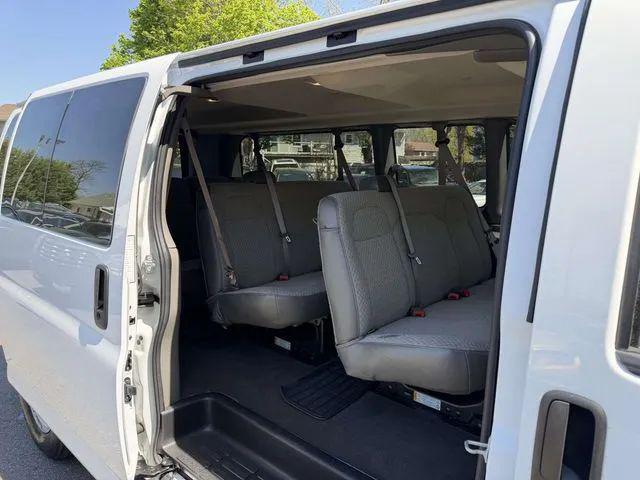 2025 GMC Savana Passenger RWD 3500 Extended Wheelbase LT