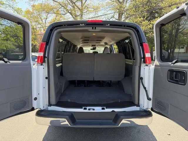2025 GMC Savana Passenger RWD 3500 Extended Wheelbase LT