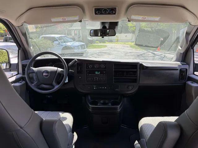 2025 GMC Savana Passenger RWD 3500 Extended Wheelbase LT