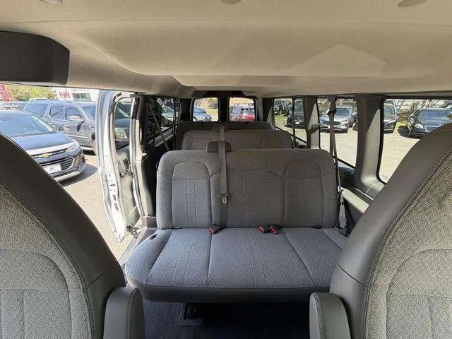 2025 GMC Savana Passenger RWD 3500 Extended Wheelbase LT