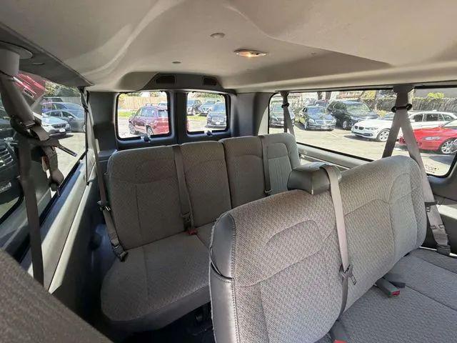 2025 GMC Savana Passenger RWD 3500 Extended Wheelbase LT