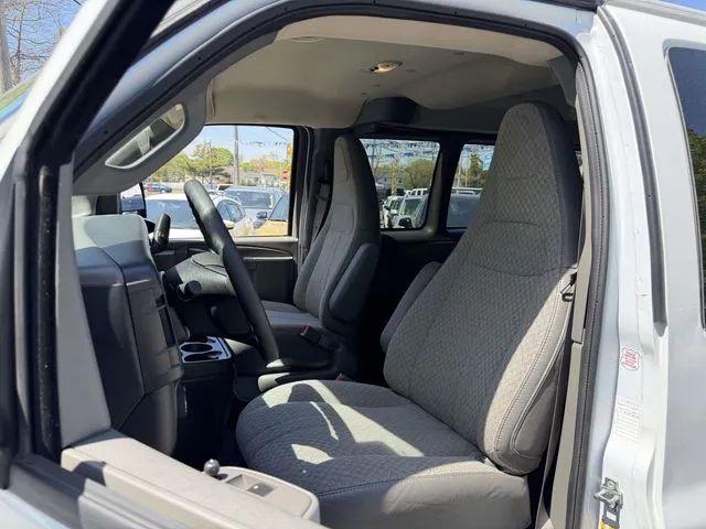 2025 GMC Savana Passenger RWD 3500 Extended Wheelbase LT
