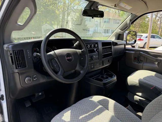 2025 GMC Savana Passenger RWD 3500 Extended Wheelbase LT