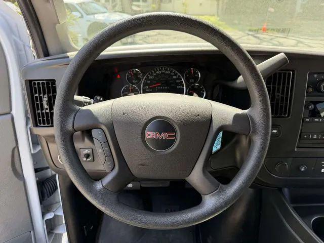 2025 GMC Savana Passenger RWD 3500 Extended Wheelbase LT