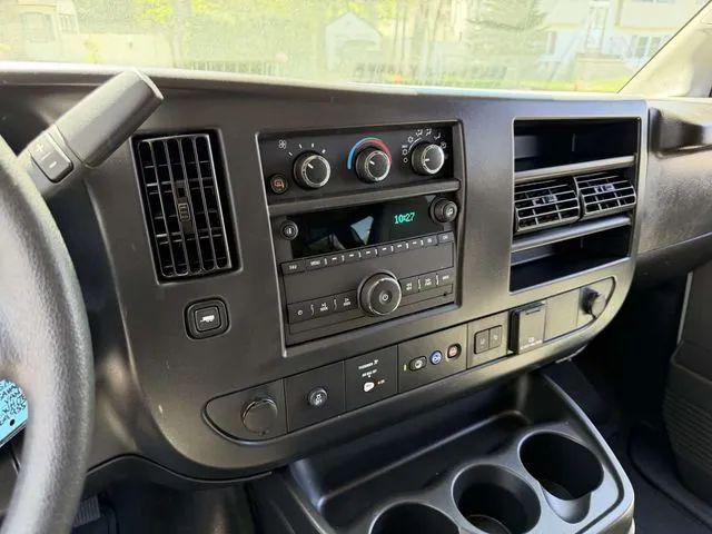 2025 GMC Savana Passenger RWD 3500 Extended Wheelbase LT