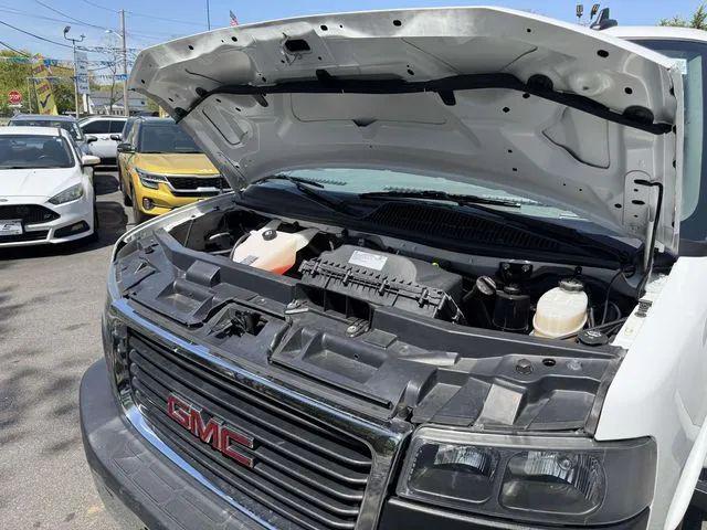 2025 GMC Savana Passenger RWD 3500 Extended Wheelbase LT