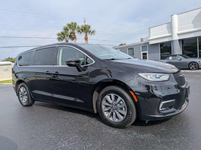 2024 Chrysler Pacifica Hybrid Select