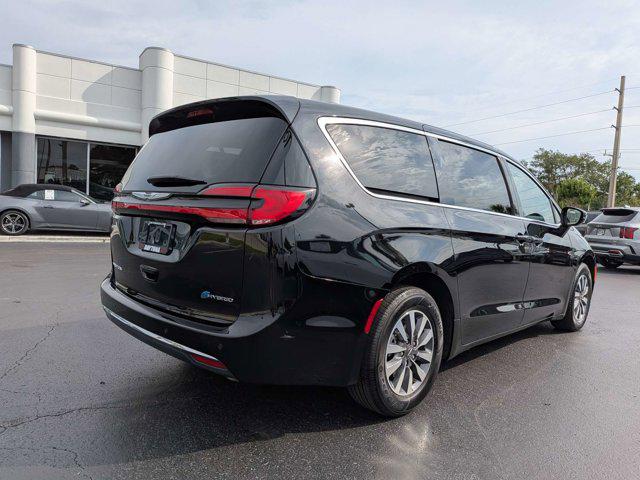 2024 Chrysler Pacifica Hybrid Select
