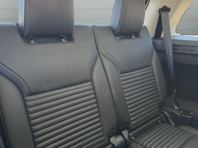 2024 Land Rover Discovery P300 S