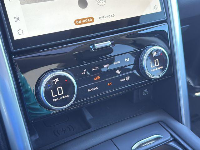 2024 Land Rover Discovery P300 S