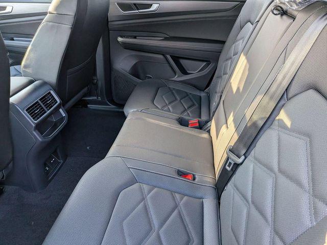 2026 Volkswagen Atlas Cross Sport SE with Technology