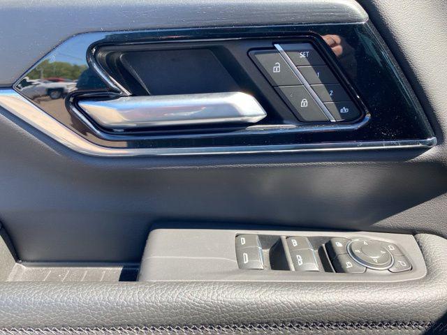 2025 GMC Yukon 4WD Denali