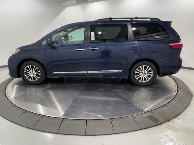 2019 Toyota Sienna XLE 8 Passenger