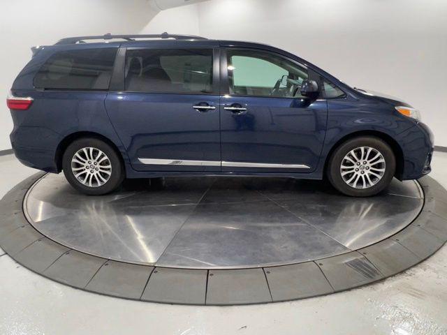 2019 Toyota Sienna XLE 8 Passenger