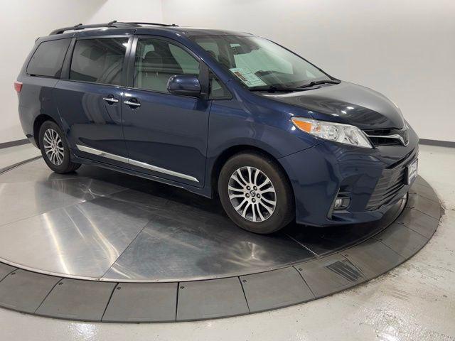 2019 Toyota Sienna XLE 8 Passenger