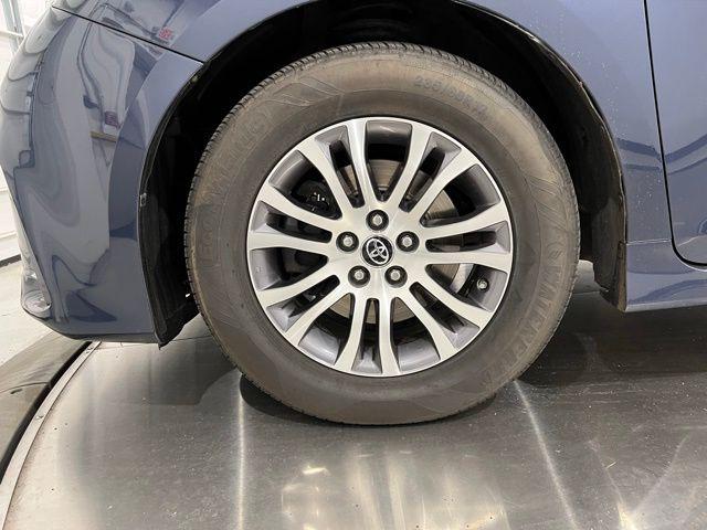 2019 Toyota Sienna XLE 8 Passenger