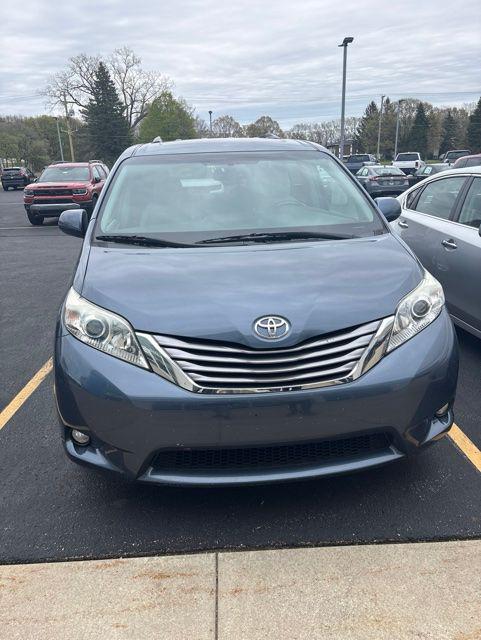2017 Toyota Sienna XLE 8 Passenger for sale in Stevensville, MI