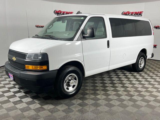 2022 Chevrolet Express Passenger RWD 3500 Regular Wheelbase LS