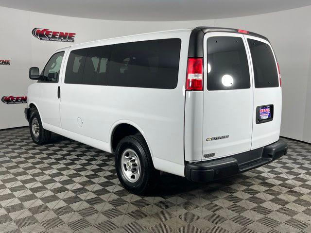 2022 Chevrolet Express Passenger RWD 3500 Regular Wheelbase LS