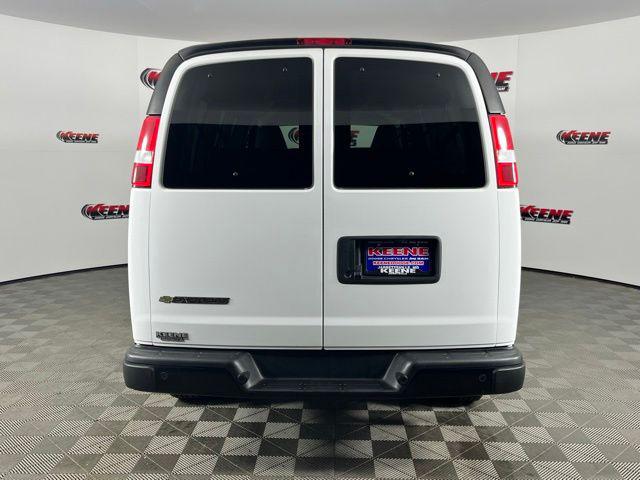 2022 Chevrolet Express Passenger RWD 3500 Regular Wheelbase LS